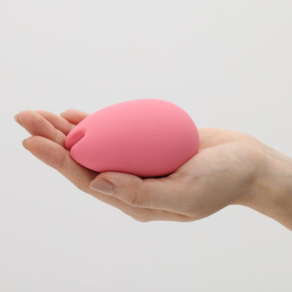 iroha SAKURA 撫子花色 - 震動器握持示範,輕巧設計,適合單手操作