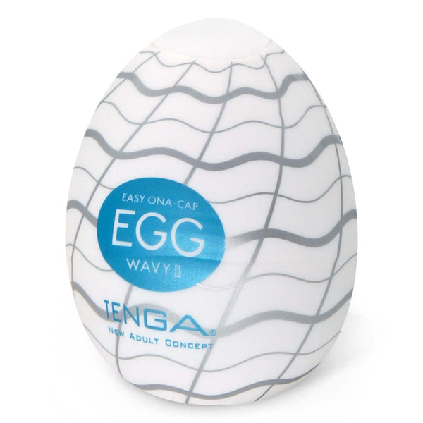 TENGA EGG WAVY II 飛機蛋 斜視角度展示,強調獨特的波浪紋路與輕巧蛋型設計,展現便攜性與創新外觀。