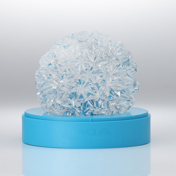 TENGA GEO CORAL Renewal 珊瑚球飛機杯透明立體珊瑚紋路球體與藍色乾燥底座展示