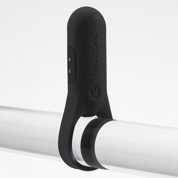 TENGA paiRING+ BLACK 黑色情侶環佩戴示意