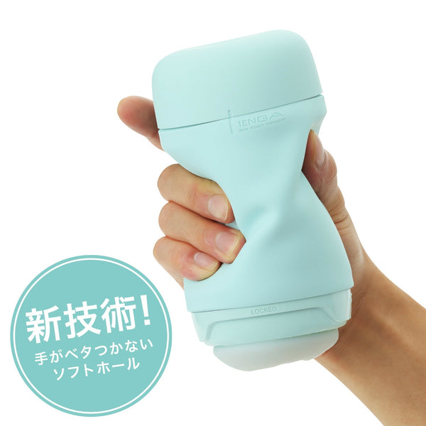 Tenga Puffy Mint Green,手握展示,柔軟材質與輕盈設計,提供舒適手感