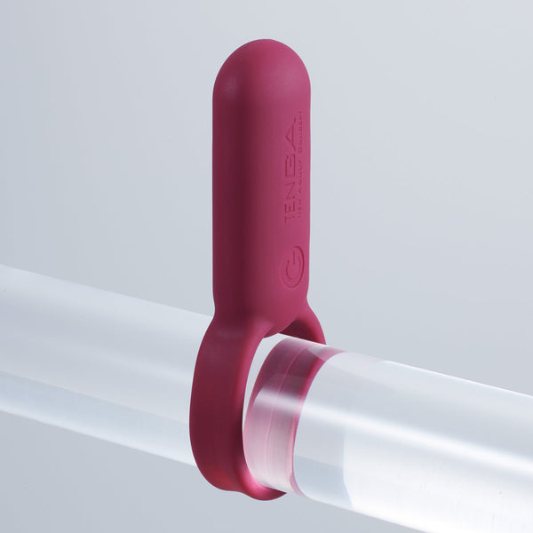TENGA SVR CARMINE 安裝於根部,提供雙人共振快感。
