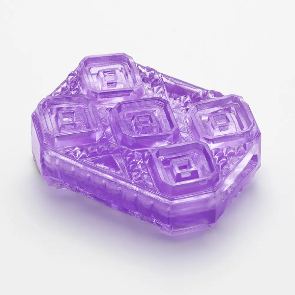 TENGA UNI AMETHYST 紫晶石的側面細節,展示層疊方形紋路設計,突顯產品的刺激細節。