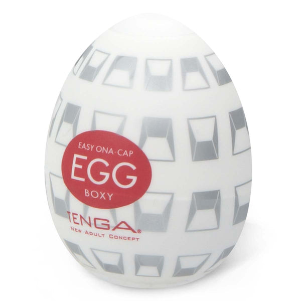 TENGA EGG BOXY 飛機蛋 斜視角度展示，強調立體方格圖案與便攜蛋型設計，凸顯創新外觀。