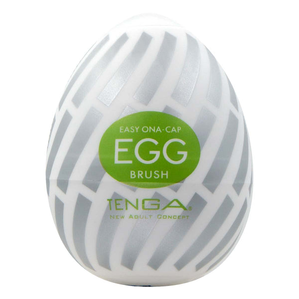 TENGA EGG BRUSH 飛機蛋 斜視角度展示，強調獨特刷毛紋理與便攜蛋型設計，搭配綠色標誌顯示型號。