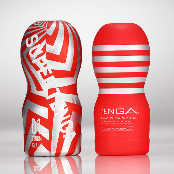 SUPER TENGA 系列外觀展示，展示杯身前後設計與經典瓶身比例，屬於 TENGA 一次性飛機杯系列的標誌性造型