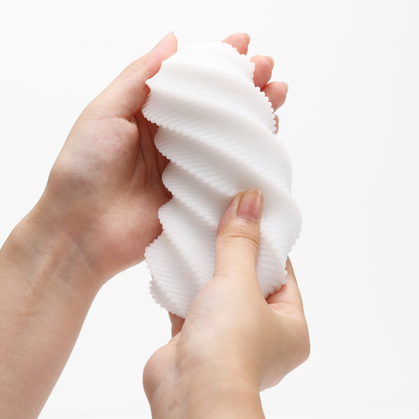 TENGA 3Dx SPIRAL 螺旋立體紋路飛機杯，肉厚高彈性啫喱材質擠壓回彈展示圖