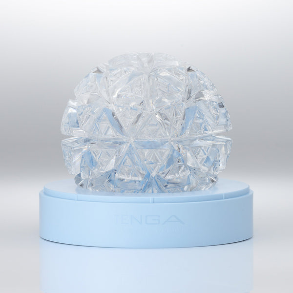TENGA GEO GLACIER Renewal 冰河球飛機杯透明冰晶立體紋路球體與藍色乾燥底座展示